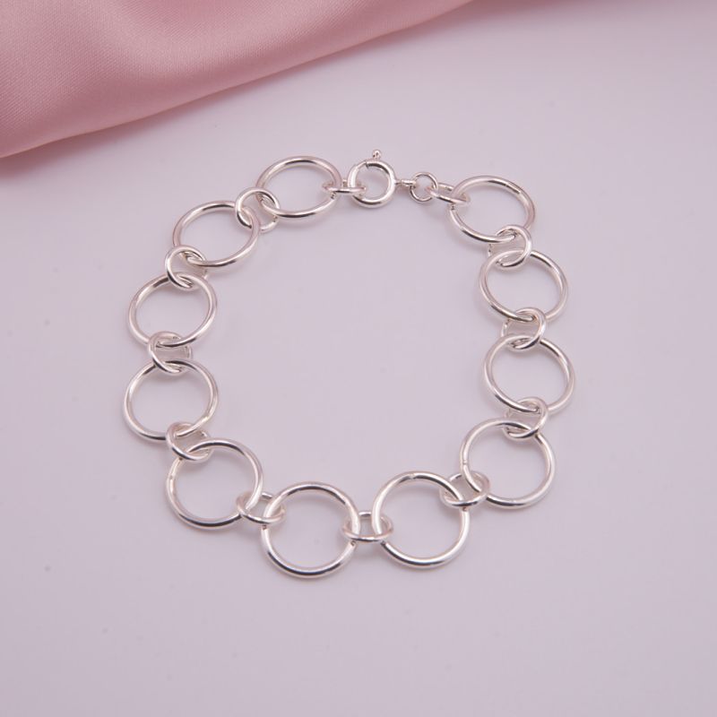 Massives Gliederarmband Clara Maxima aus hochglanzpoliertem Sterling Silber mit großem Federringverschluss in 14 mm Breite.